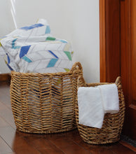 Load image into Gallery viewer, Round Woven Water Hyacinth Baskets 3 Piece Set in Natural Color
